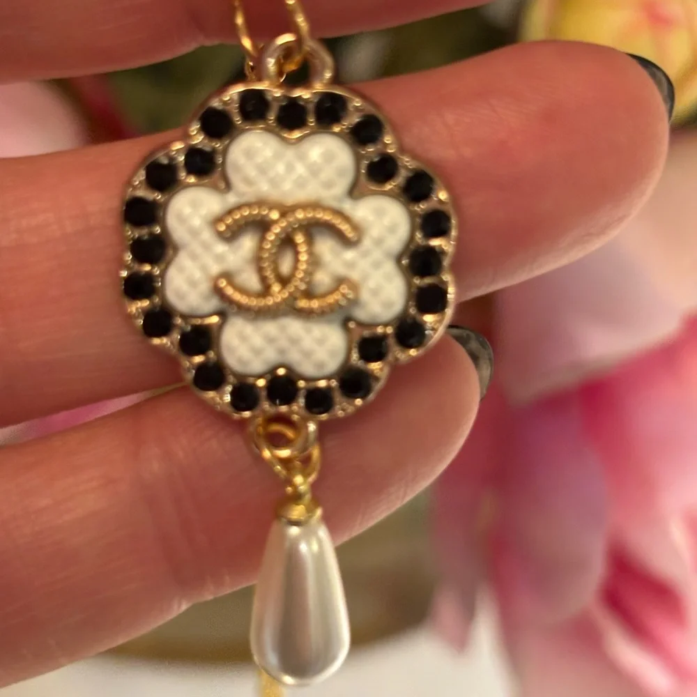 Chanel stamped Gold and Black Pendant Zipper Pull w drop Pearl - Picture 1 of 8